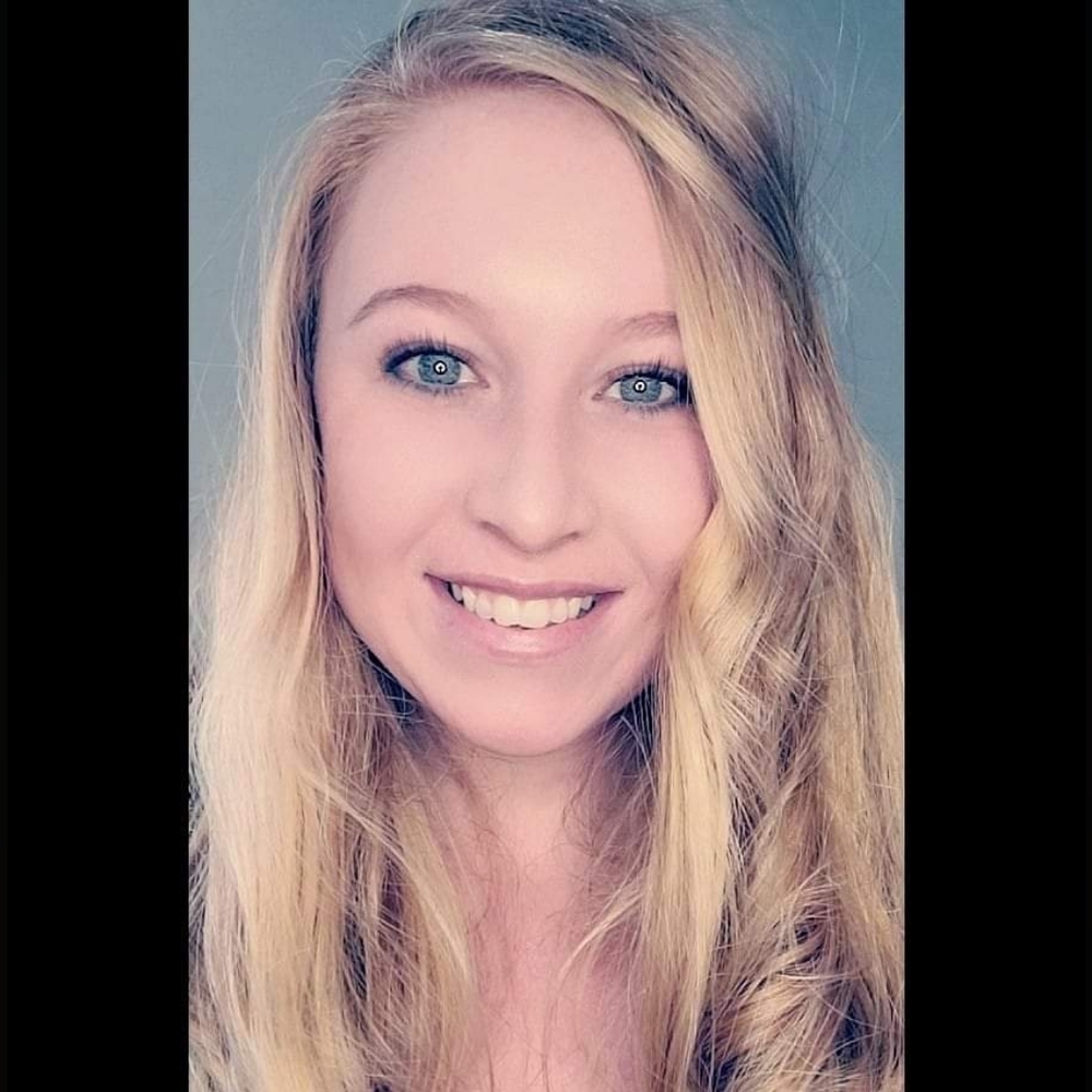Hi, I'm Christi ❤️ - Picture 1 of 12